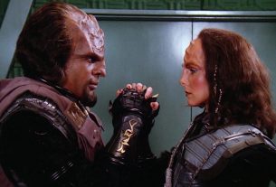 Suzie Plakson’s Romance With Worf Started A Small Feud Between Star Trek Writers